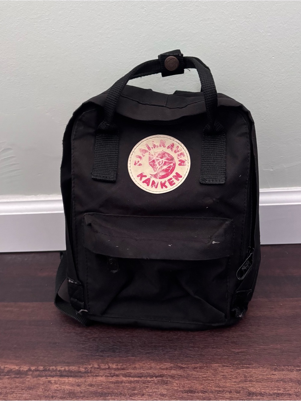 Fjallraven Kånken Mini Backpack - Black with red Logo *as is
